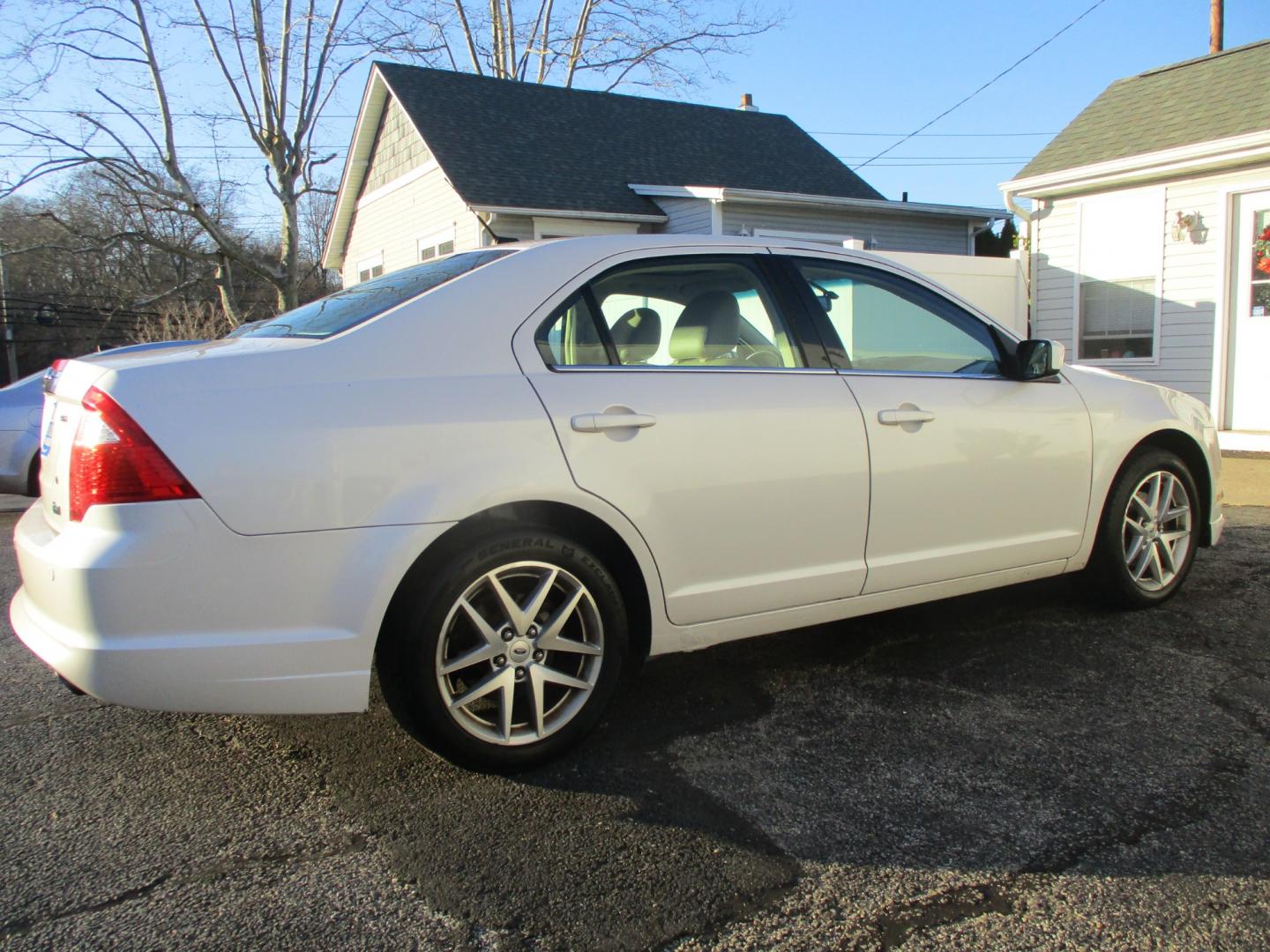 2010 WHITE Ford Fusion V6 SEL (3FAHP0JG5AR) with an 3.0L V6 DOHC 24V engine, AUTOMATIC transmission, located at 540a Delsea Drive, Sewell, NJ, 08080, (856) 589-6888, 39.752560, -75.111206 - Photo#7